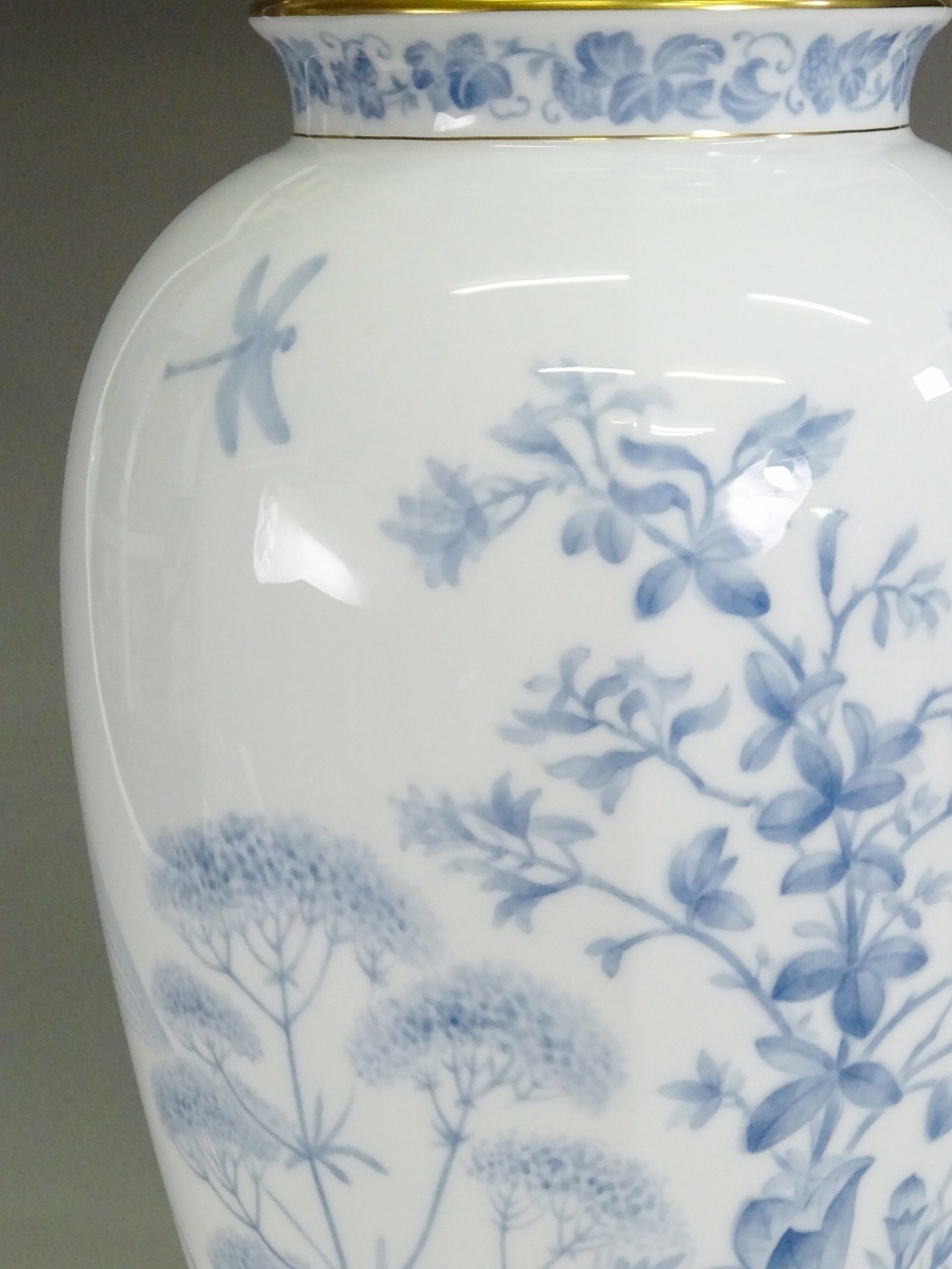 10□大倉陶園 呉須 秋草 蜻蛉 花瓶 花器 花入 ベース 大倉陶園