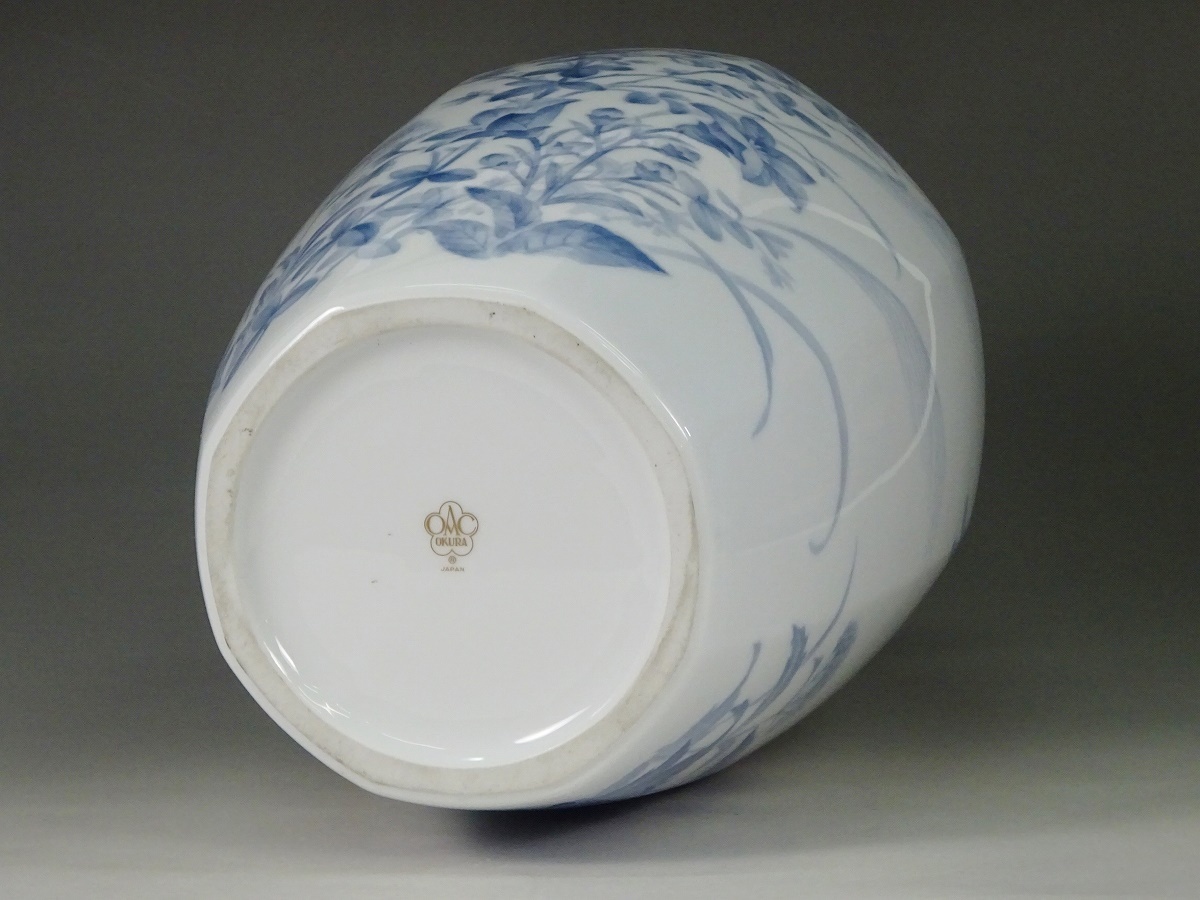 大倉陶園　呉須秋草蜻蛉　花瓶　花器 10□大倉陶園 呉須 秋草 蜻蛉 花瓶 花器 花入 ベース 大倉陶園