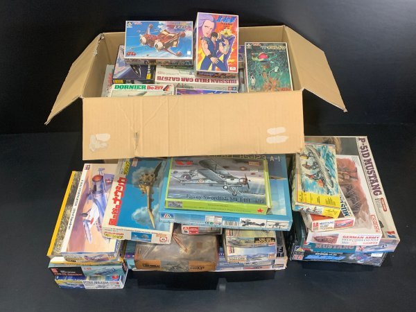 ＊民家整理品 未組立品 当時のプラモデル大量 昭和レトロ 戦闘機/自動車/バイク/キャラクター ジャンク品