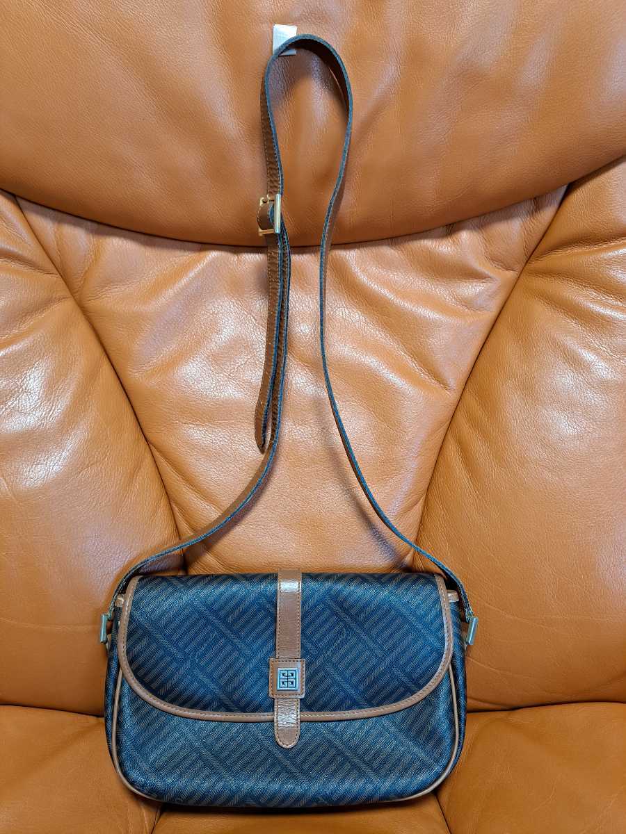 GIVENCHY　ジバンシィ　ジバンシー　ショルダーバッグ　斜め掛け　ヴィンテージ！　(220623) ショルダーバッグ GIVENCHY ジバンシー 0 公式オンラインショップ ジバンシー&frasl;ショルダーバッグ&frasl;メンズ&frasl;PVC×レザー&frasl;ロゴ&frasl;GY147