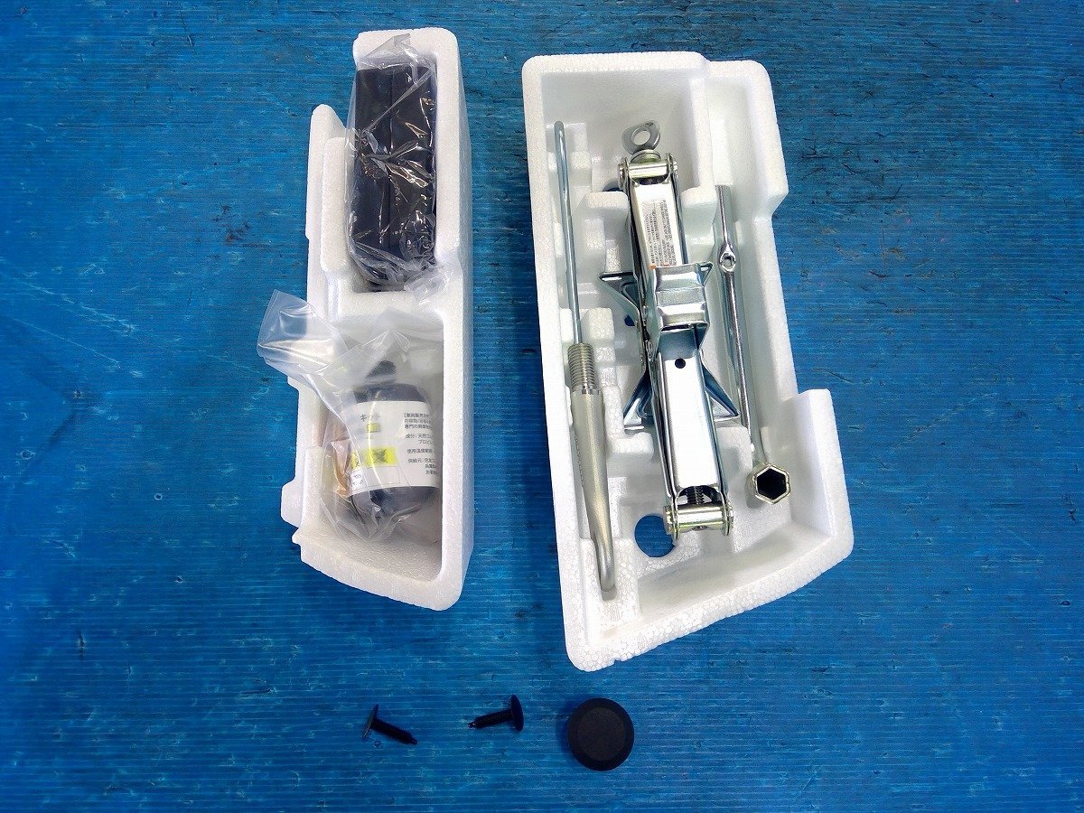 R3年 ソリオ バンディット MA37S MA27S 純正 車載工具 + パンク修理キット コンプレッサー付 パンク修理材の使用有効期限：2025年3月まで