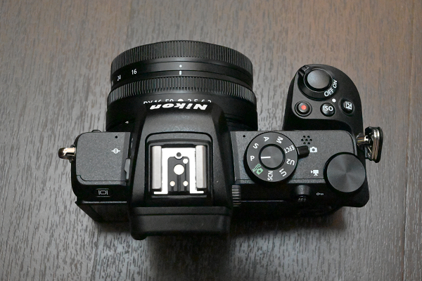 【美品】Nikon Z50 ダブルズームキット メーカー保証付 付属品完備 個人出品）美品：Nikon (ニコン) Z50 ダブルズームキット 【公式通販】
