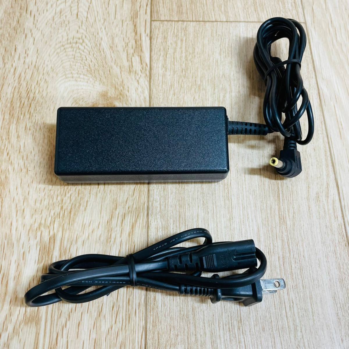 ⑤【通電OK】富士通 FUTRO S740 本体 アダプター付き FMVC08001 FUJITSU Innodisk M.2 SSD 32GB 42mm 無線LAN_10