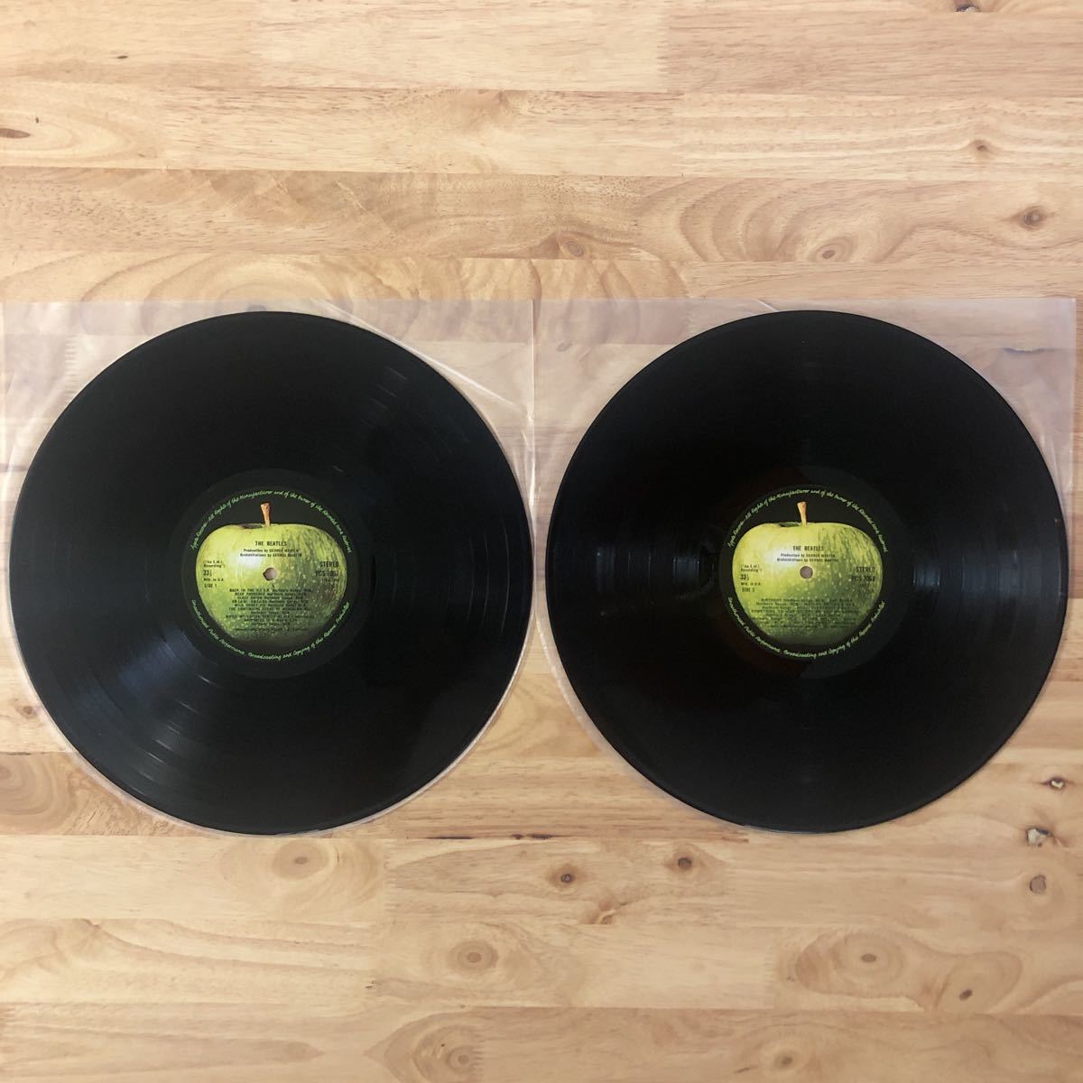 LP THE BEATLES/WHITE ALBUM[UK盤:'84プレス/STEREO:ポスター+ポート