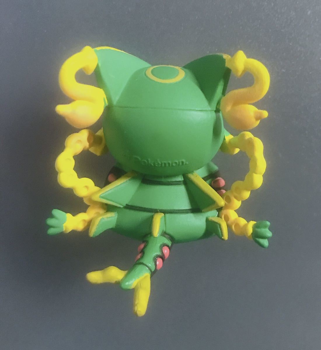 ポケモンセンター メガポンチョを着たピカチュウ フィギュア