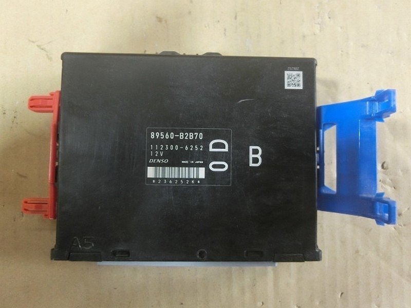エンジンコンピューター ECU HINO 89560-5361A 結ぶ