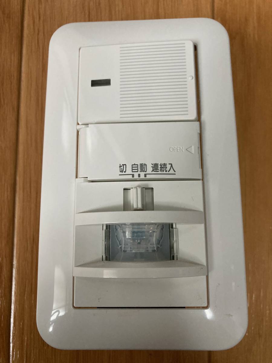 人気SALE，豊富な Panasonic WTK1811WK 熱線センサ付自動スイッチ 2線式 LED専用 明るさセンサ 手動スイッチ付 パナソニック コスモワイド21シリーズ(スイッチ、開閉器)｜売買されたオークション情報、yahooの商品情 スイッチ、開閉器