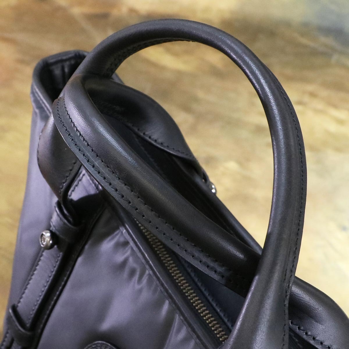 本物 超美品 ハンティングワールド 公式HP掲載 バチューサーパス