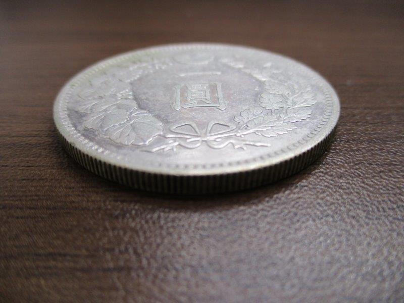 12490e 古銭☆一圓銀貨 明治30年 1円銀貨 一円銀貨 重量約26.9g 約38mm