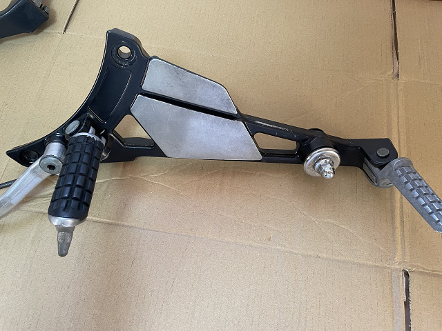 ゼファー750 純正ステップ タンデムステップ 左右セット 検：ZEPHYR 