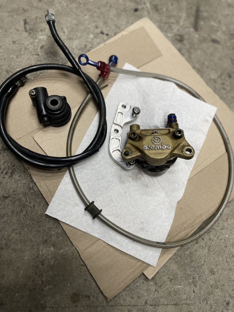 ZZ アドレス110 v125 カニブレンボ brembo キャリパーサポート