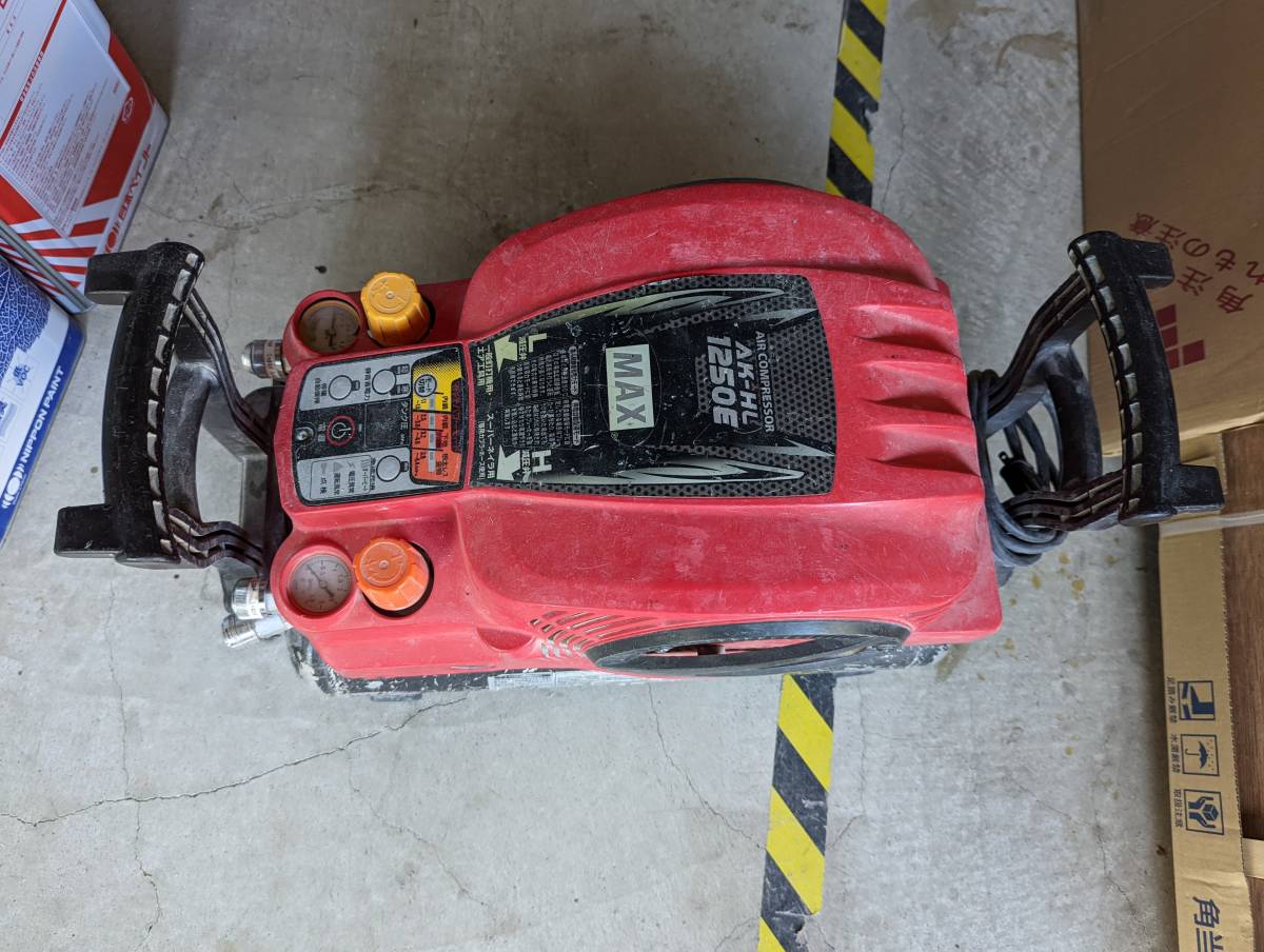 MAX エアコンプレッサー AK-HL 1250E中古品 マックス（使用品 MAX エア 
