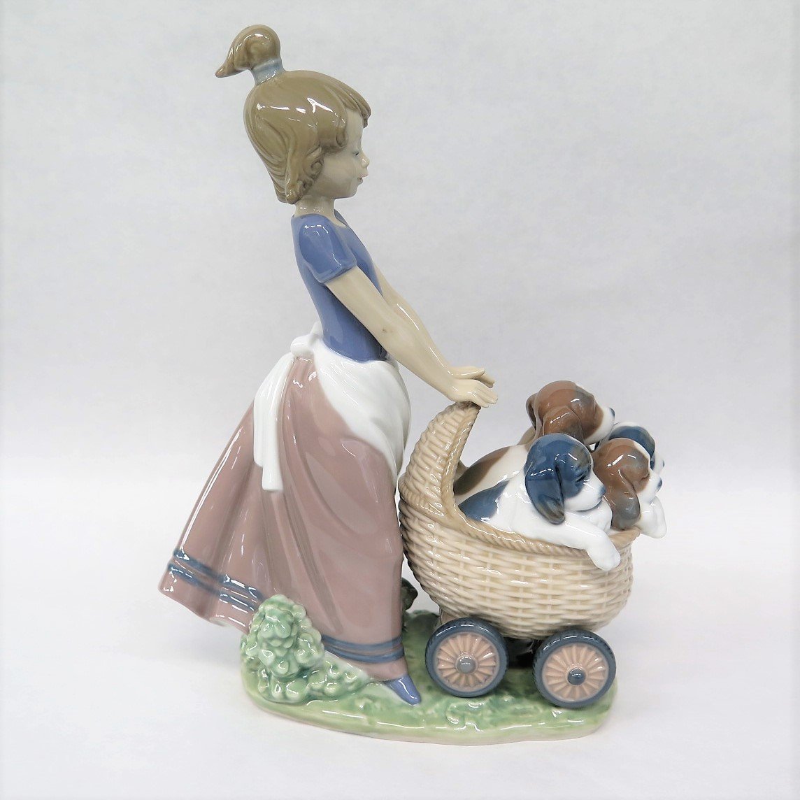 0 リヤドロ LLADRO フィギュリン 陶器人形 仔犬たちとお散歩 仔犬