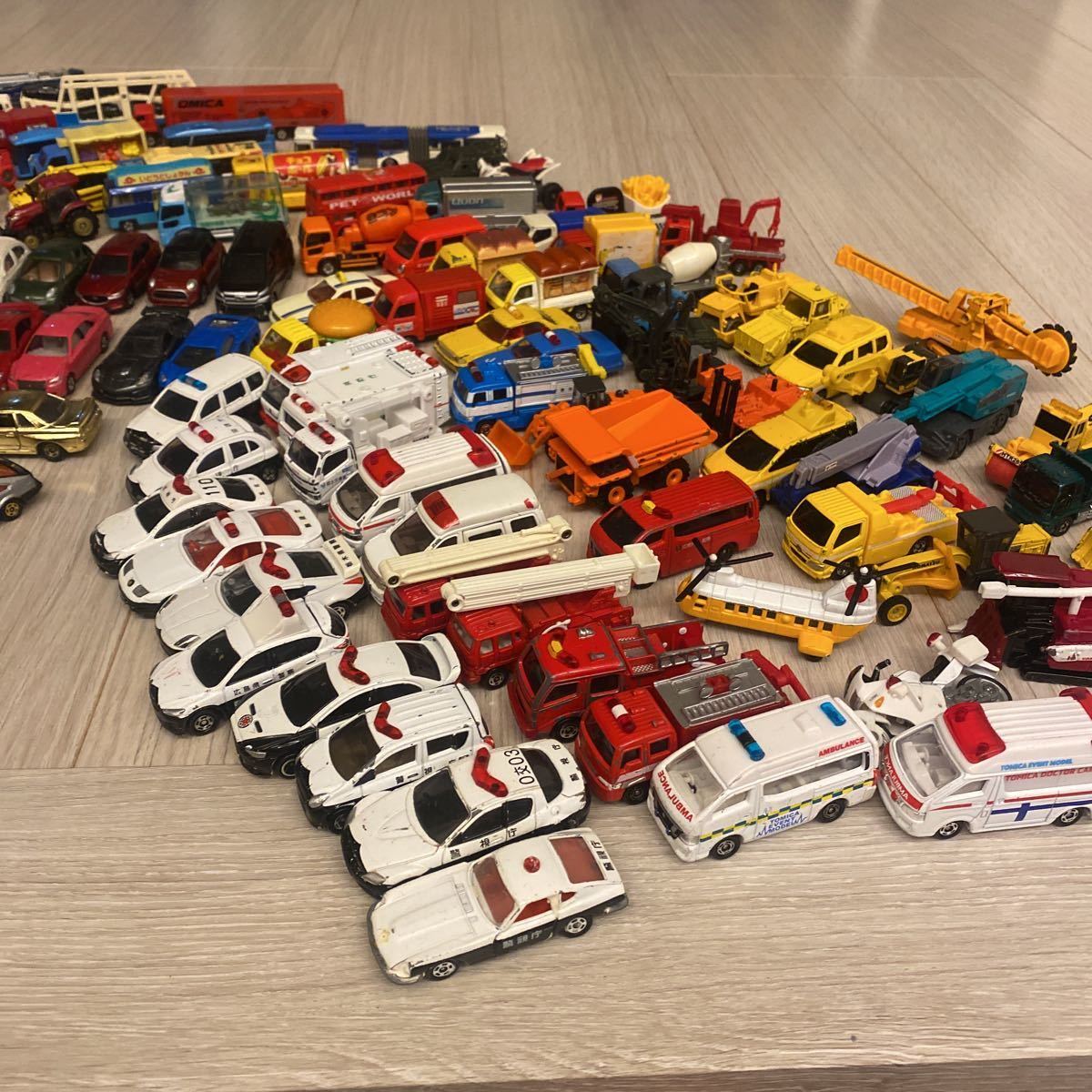 ま*)様 新品　未使用　未開封　トミカ まとめ売り　63台　63種類 63トミカ TOMICA 大量 まとめ売り まとめて約140台 廃盤廃番レア