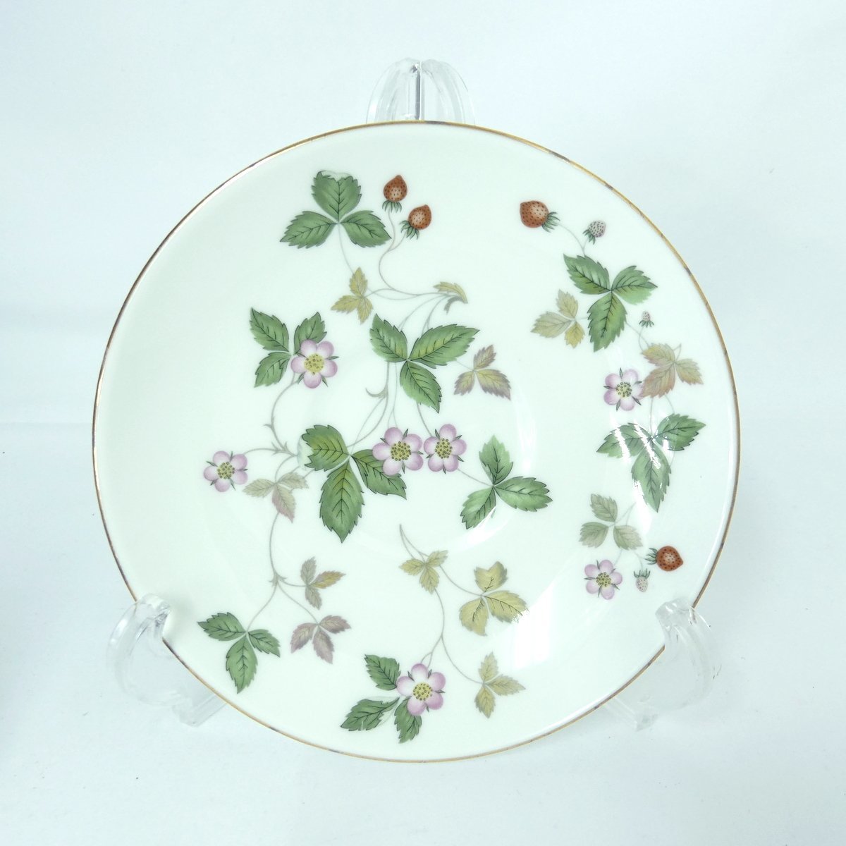 ワイルド ストロベリー プレート 27cm|WEDGWOOD公式オンラインストア