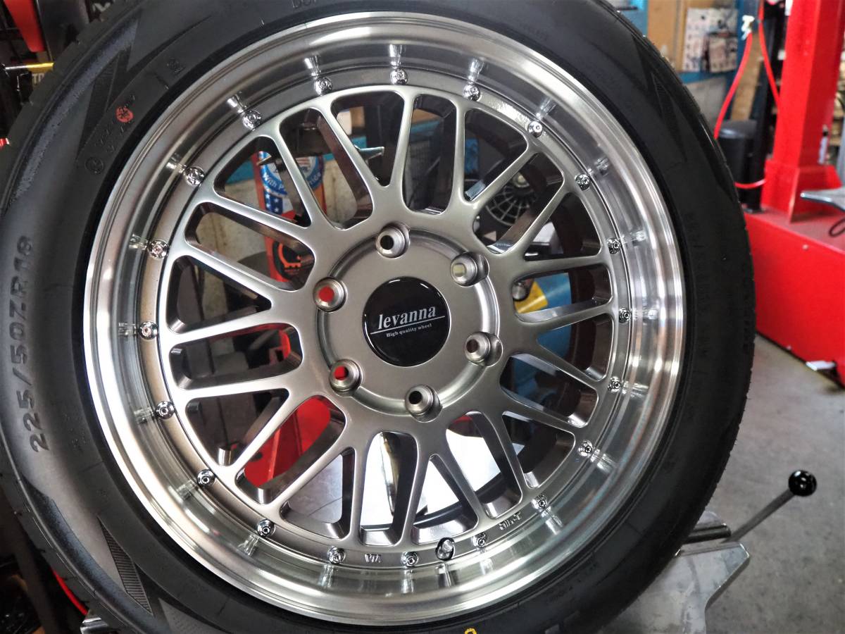 新品☆即納 対応☆高級 シルバー メッシュ 深リム levanna V10LTH 18inc 7.0J+38 JWL-T 225/50R18 選べるタイヤサイズ ハイエース 200系