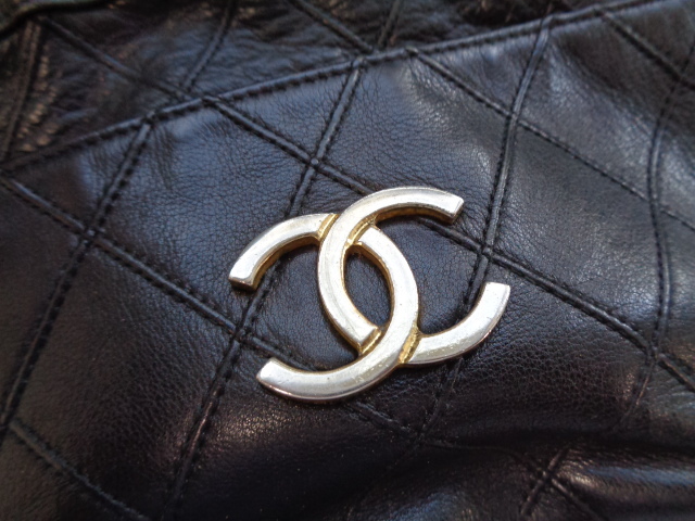 イタリア製 ヴィンテージ CHANEL シャネル マトラッセ ビコローレ ココマーク 巾着 チェーン レザー ショルダー ポシェット バッグ 黒 金 シャネル ヴィンテージ マトラッセ し ファッション マトラッセチェーン