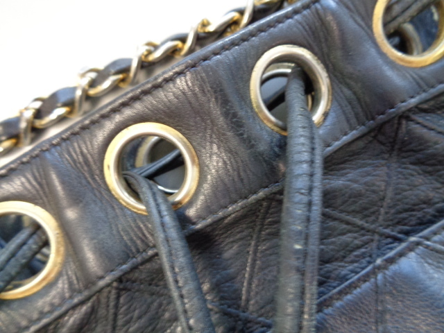 イタリア製 ヴィンテージ CHANEL シャネル マトラッセ ビコローレ ココマーク 巾着 チェーン レザー ショルダー ポシェット バッグ 黒 金 シャネル ヴィンテージ マトラッセ し ファッション マトラッセチェーン