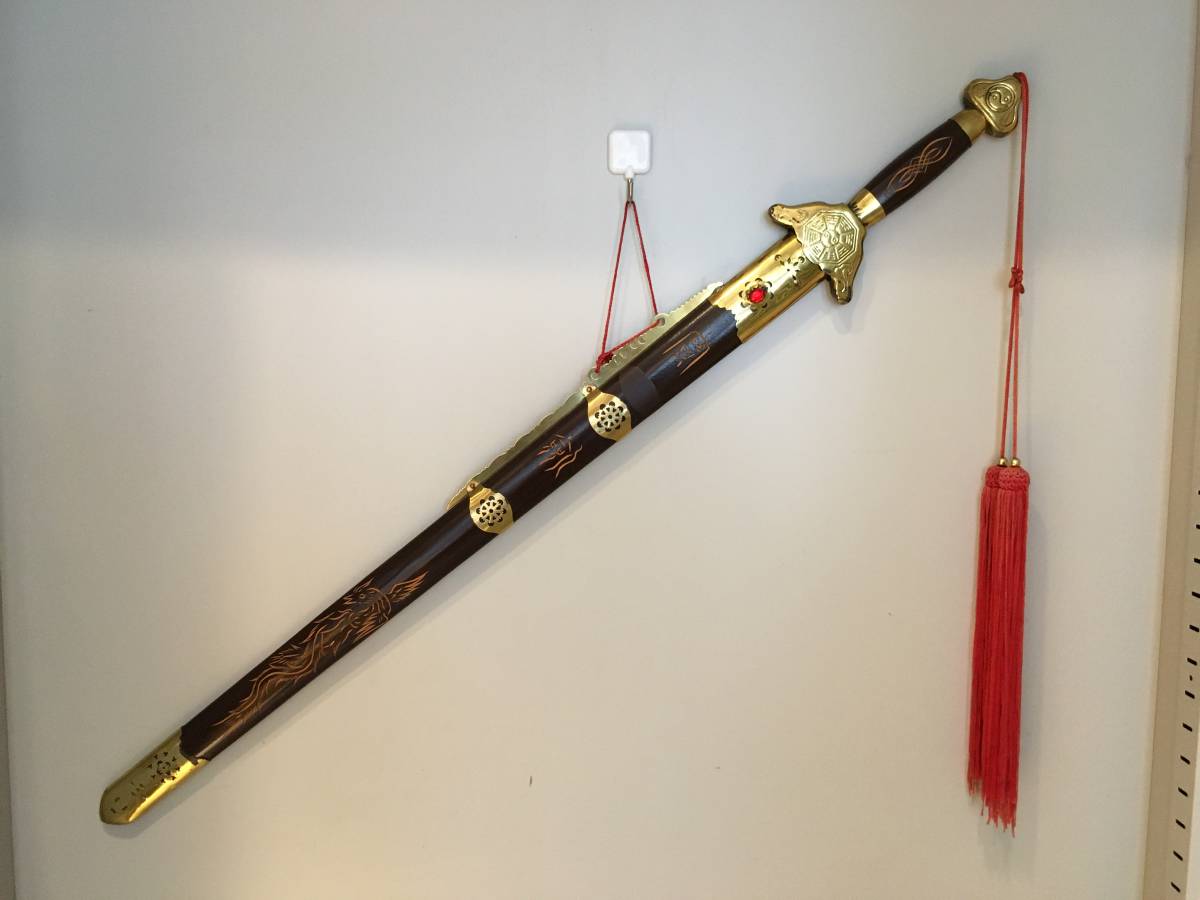 中国 模造刀 演舞刀 龍絵柄 鞘付き 全長87.5cm 龍 竜 泉 寶 宝 剣 太極剣 演舞 中国剣 武術 剣舞 鑑賞用 コスプレ(模造刀 ...