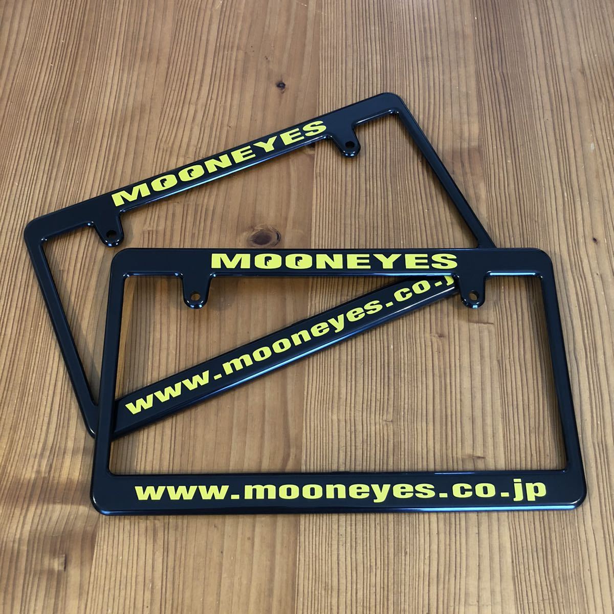 セール，大得価 2枚組 新基準 全面適用 New Std. MOONEYES 黄文字 yellow フレーム ブラック 黒地 www ライセンスフレーム ライセンスプレート(社外品)｜売買されたオークション情報、yahooの商品情報をアーカイブ公 社外品