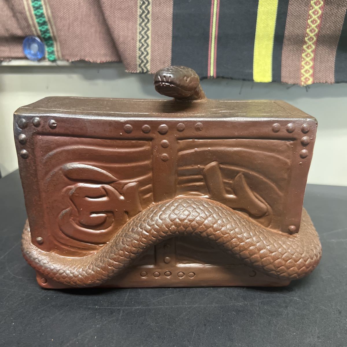 t8-74 備前焼 蛇 巳 千両箱 縁起物 置物 箱無し 品の入札履歴 - 入札者