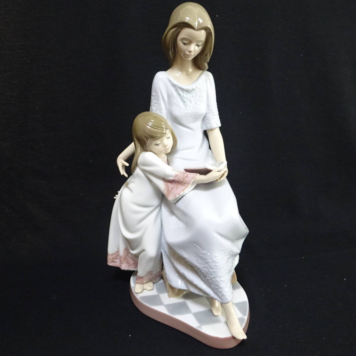 LLADRO リヤドロ 『 おやすみ前のご本 』 置物 リヤドロ LLADRO おやすみ前のご本 0 置物 ◇LLADRO◇リヤドロ