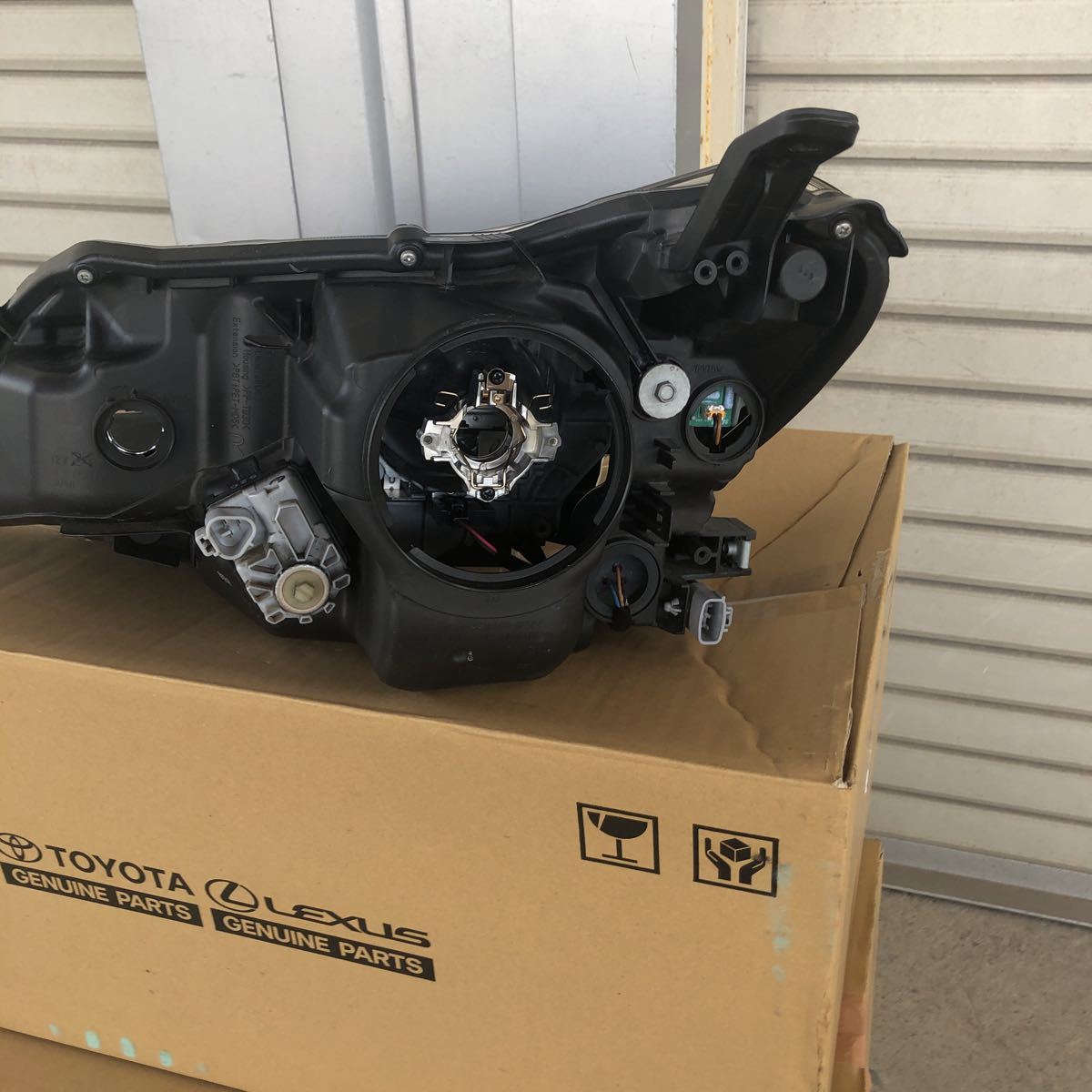 マークX G's 右ヘッドライト HID 81145-22C10 KOITO 22-358の入札履歴
