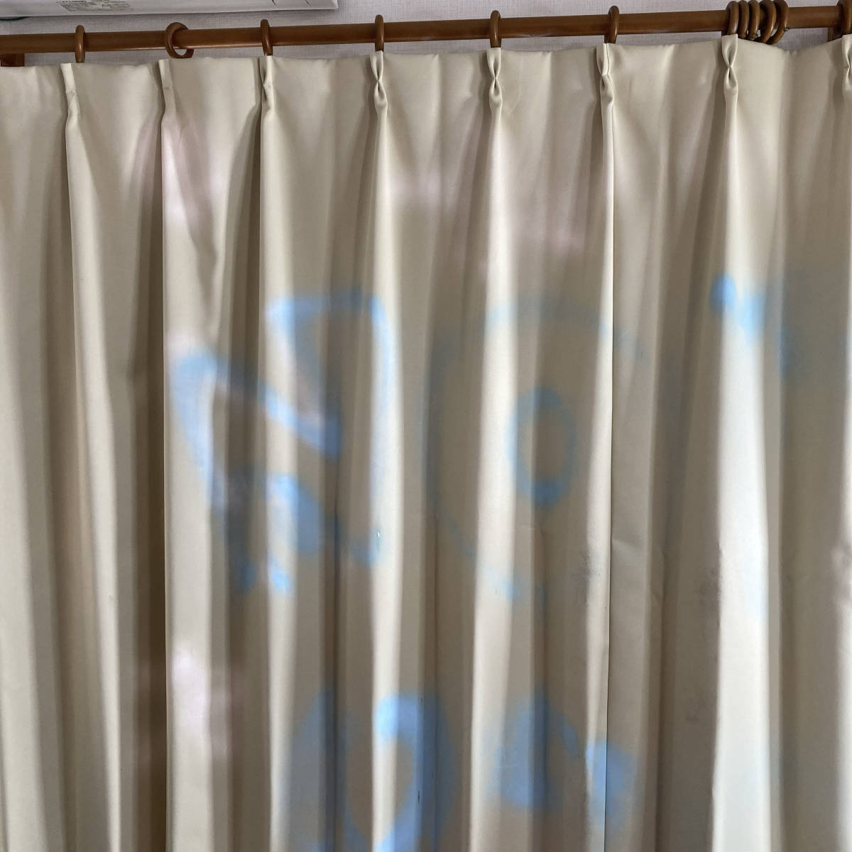 おこさまぷれ〜と。の撮影で使ったカーテン_1