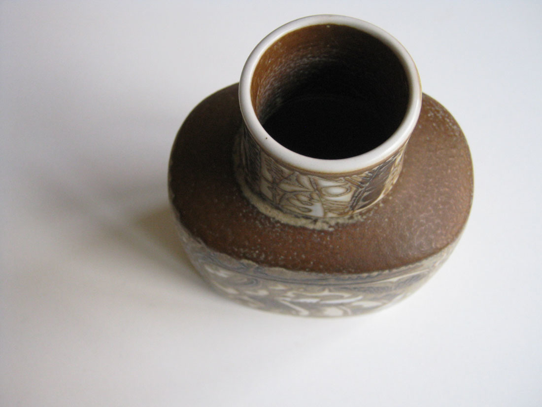 ★帰国セール！！★ロイヤルコペンハーゲン　ビンテージ　baca Nils Thorsson 花瓶　フラワーベース　茶　ブラウン　幾何学模様 ビンテージ Nils ロイヤルコペンハーゲン Skjold 楕円形 「デンマークの代表的な冬の風景」