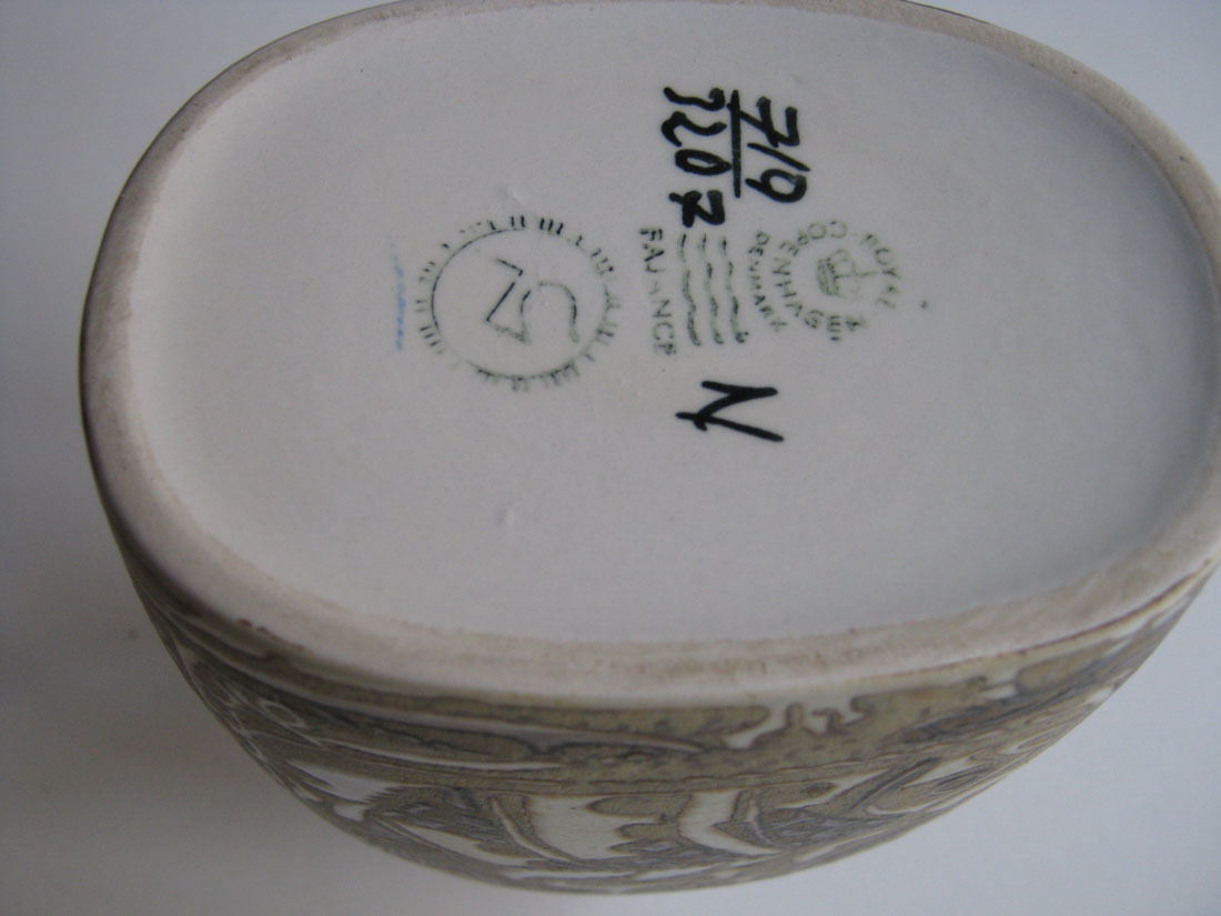 ★帰国セール！！★ロイヤルコペンハーゲン　ビンテージ　baca Nils Thorsson 花瓶　フラワーベース　茶　ブラウン　幾何学模様 ビンテージ Nils ロイヤルコペンハーゲン Skjold 楕円形 「デンマークの代表的な冬の風景」