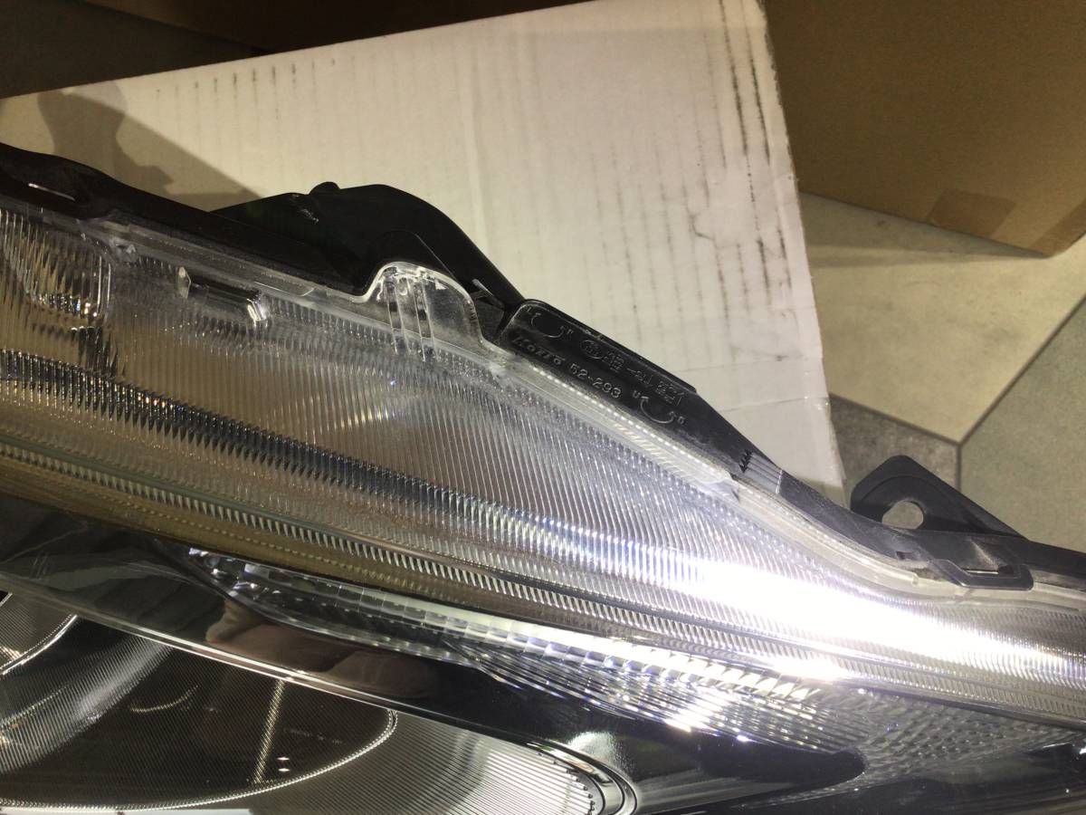 アクア NHP10 LED 右 ヘッドライト 中期 KOITO 52-293 【公式通販】
