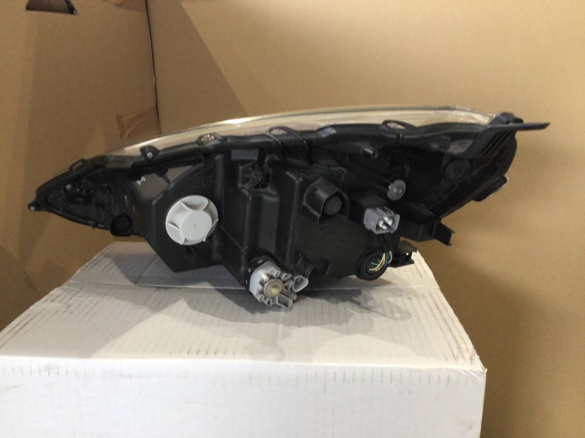 アクア NHP10 LED 右 ヘッドライト 中期 KOITO 52-293 【公式通販】