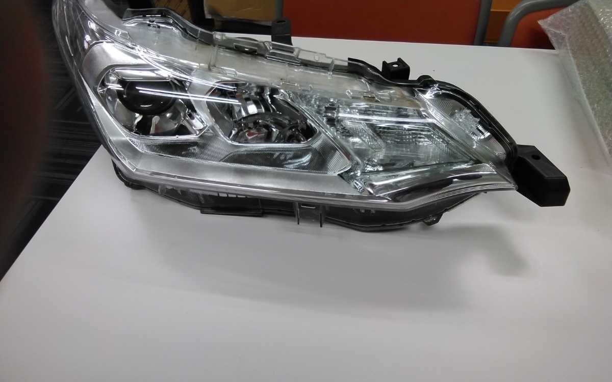 カローラフィールダー 48-28☆前期 HID☆NRE161G 右ヘッドライト☆W×B 