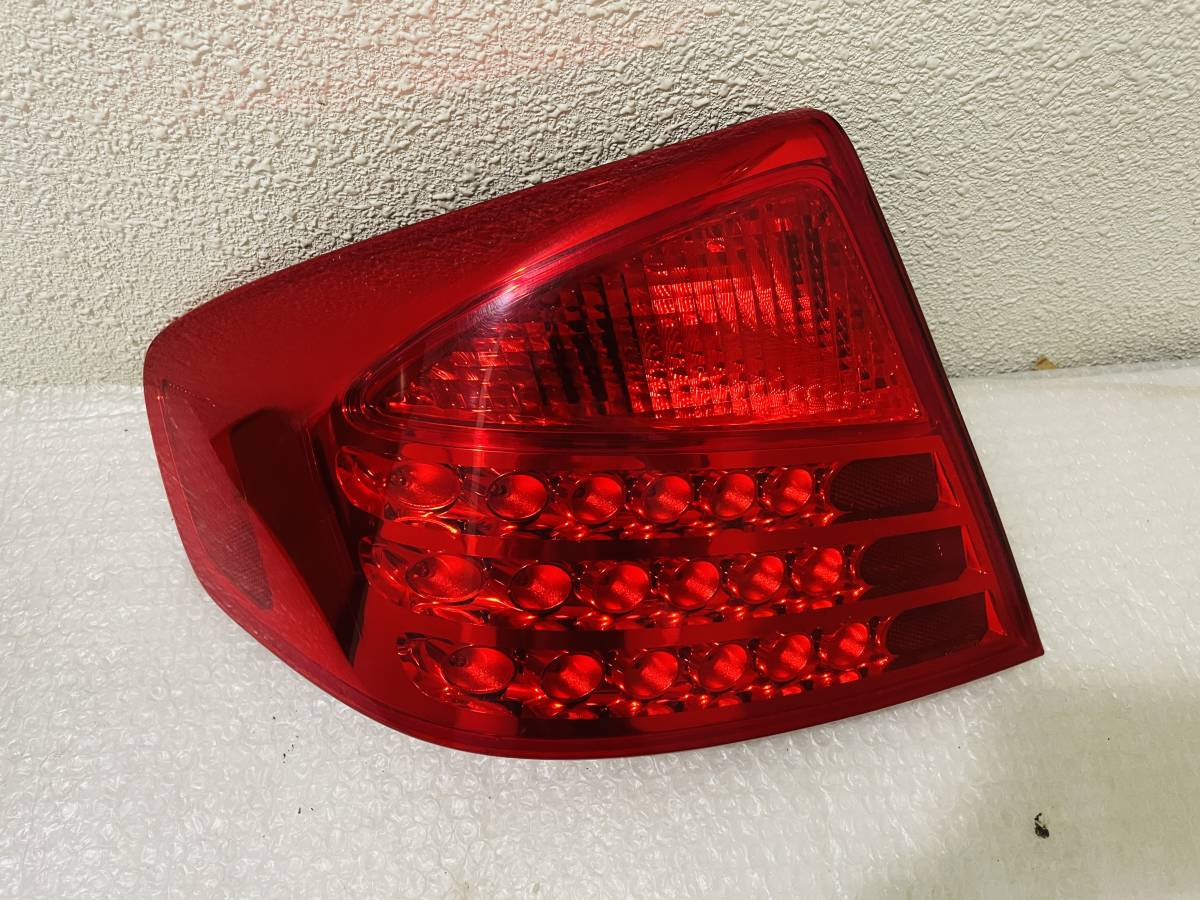 送料無料】BMW F20 1シリーズ 116i 1A16 前期 純正 右 LED