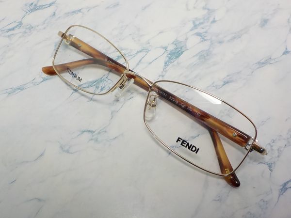  FENDI メガネフレーム VL7475J 53口16-140 300 日本製(フルリム)｜売買されたオークション情報、yahooの商品情報をアーカイブ公開 - オークファン フルリム