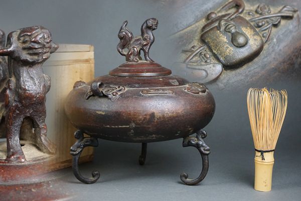 A-330□時代唐銅 獅子つまみ蓋 刀目貫模様 茶道具模様 足付香炉(銅製  