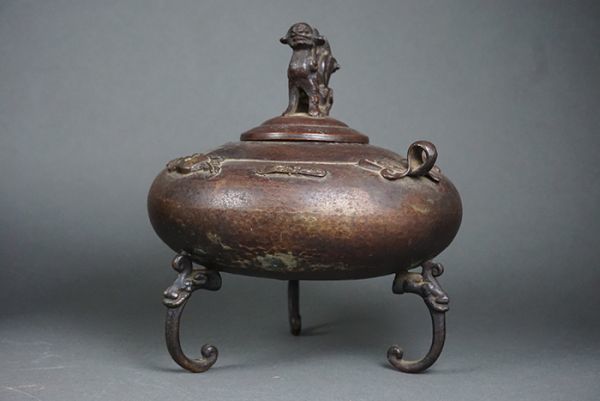 A-330□時代唐銅 獅子つまみ蓋 刀目貫模様 茶道具模様 足付香炉(銅製  