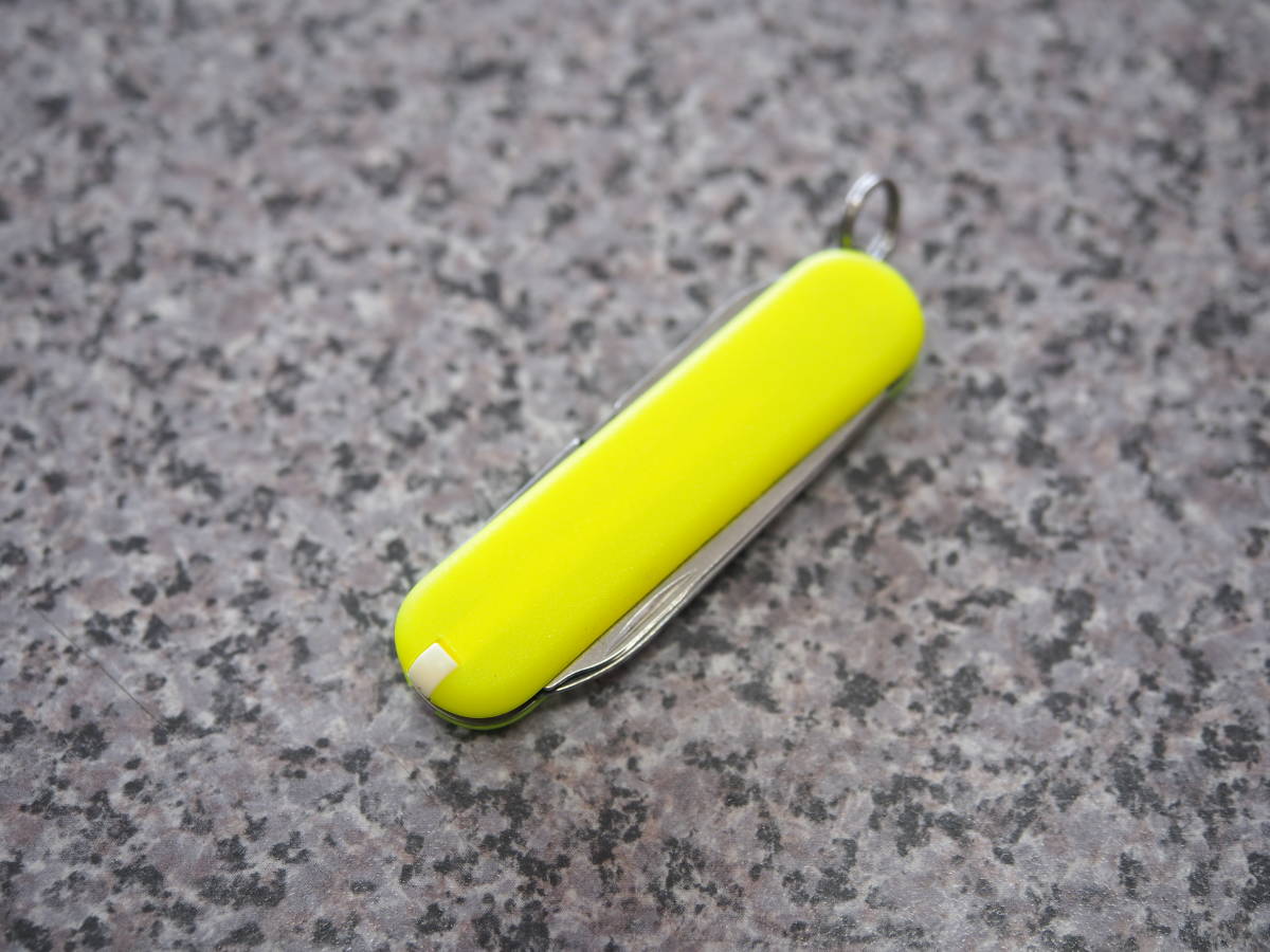 品 ビクトリノックス クラシック グローカラー 蛍光蓄光 ハンドル 
