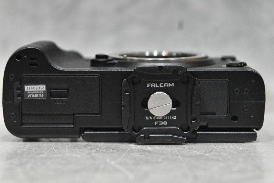 送料無料!!】FUJIFILM フジフイルム 富士フィルム X-T2 ミラーレス一眼