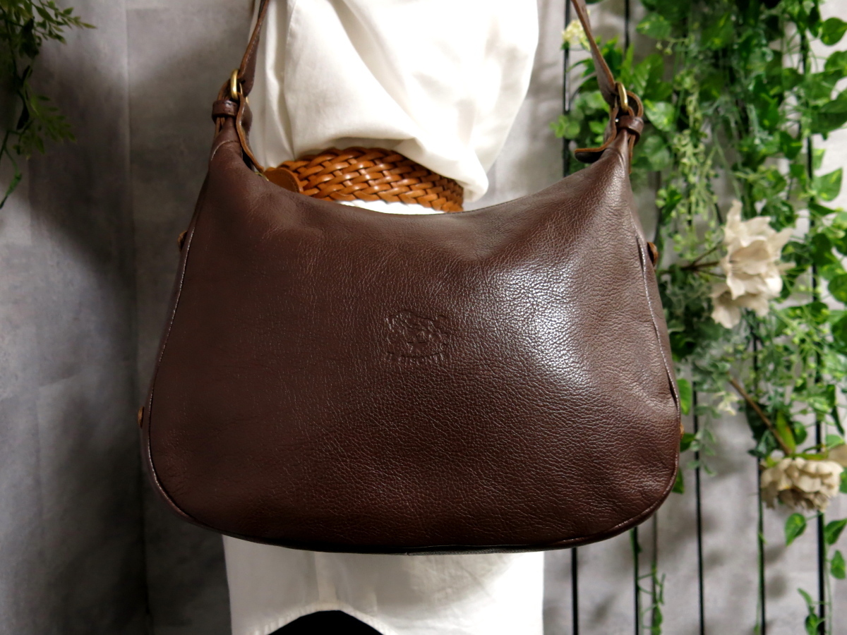 ○超美品○IL BISONTE イルビゾンテ○ロゴ型押し○カーフ レザー 本革 