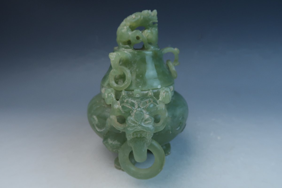中国古玩 砡彫香炉 三足 遊環 玉彫刻 砡製翡翠龍細密彫刻遊環香炉 龍頭