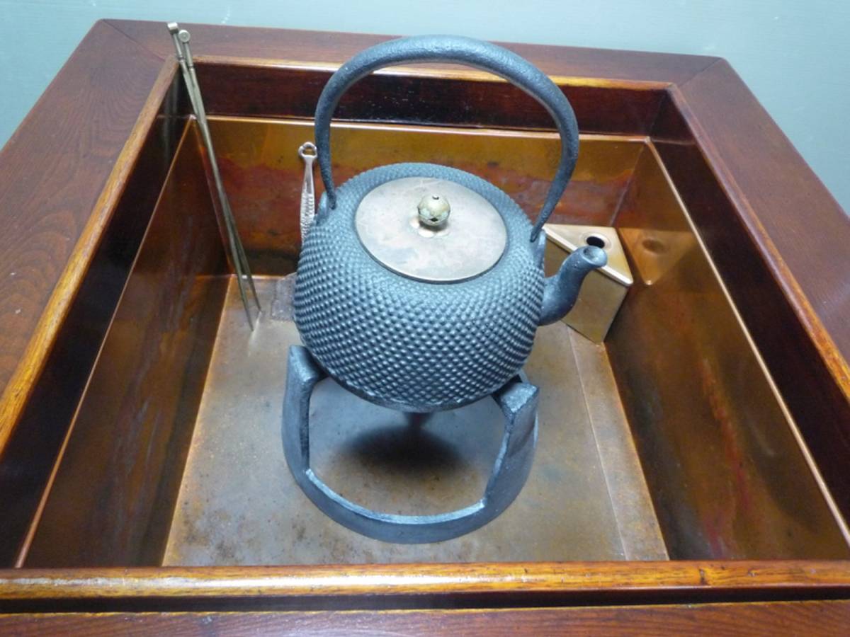 金正堂》囲炉裏型テーブル火鉢 欅角火鉢 茶道具