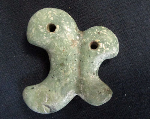 古墳期 勾玉が2つ付く珍しい造形の 背合わせ双形勾玉 碧翠色石 格安