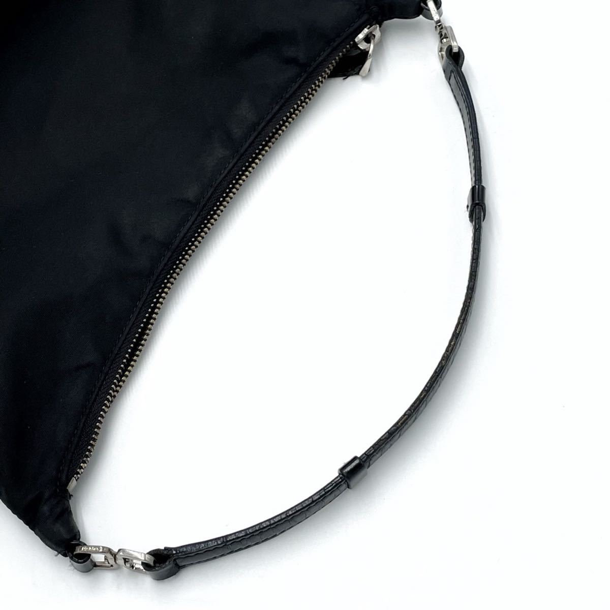 PRADA プラダ アクセサリーポーチ レディース 三角プレート 巾着 コインケース ポーチ ブラック QHH 1NR023 ナイロン GP金具 黒 プラダポーチ 小銭入れ