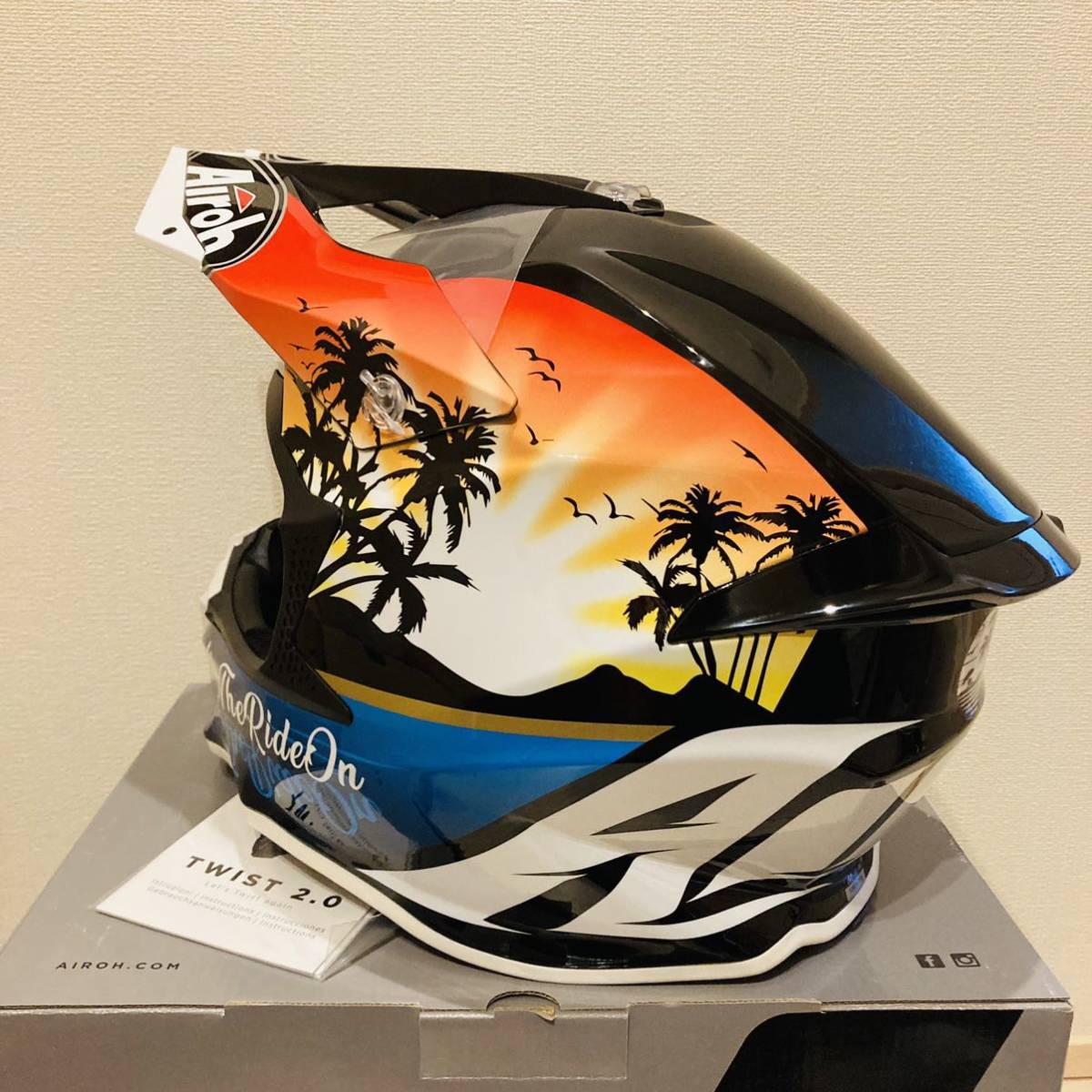 早い者勝ち!! Airoh twist 2.0 サイズM LAZYBOY GLOSS ショウエイ 