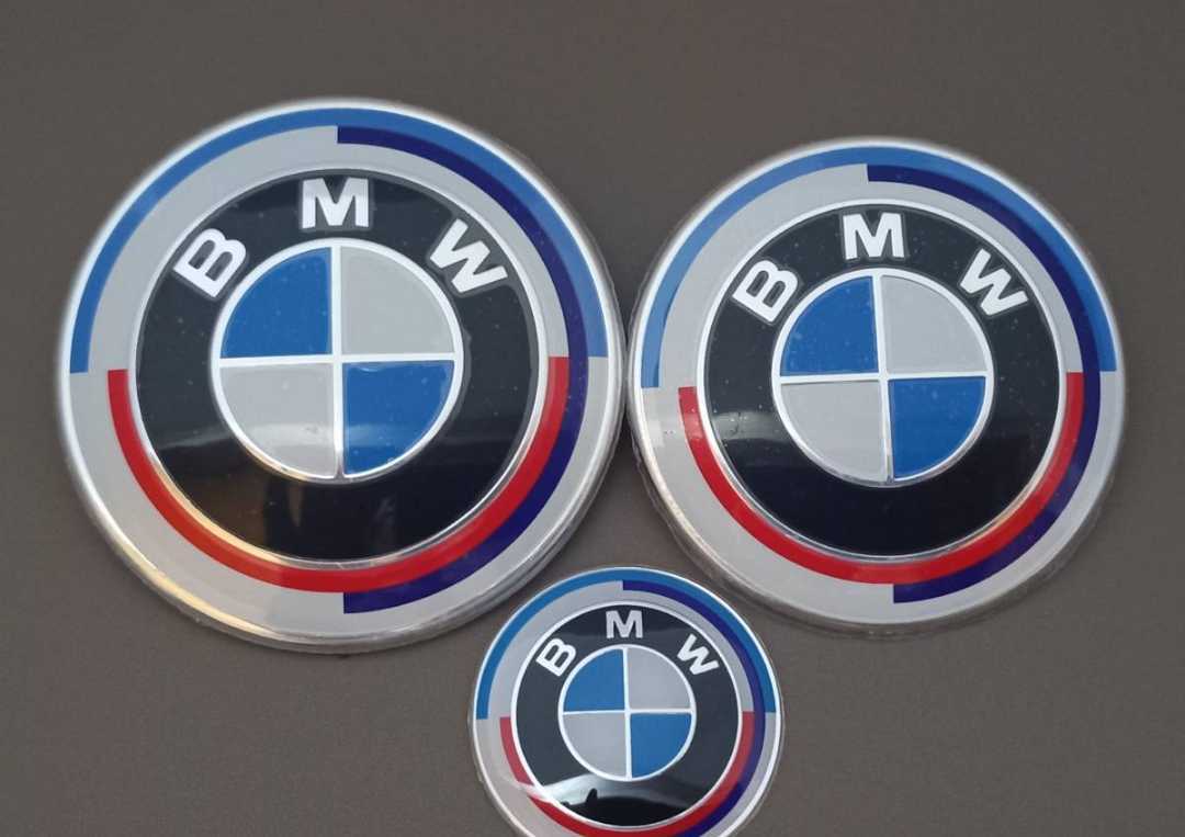 BMW 50th ボンネット エンブレム 82 45 73mm 3点セット 50周年 M クラシックE36E64E60E61E65E66E70E71E81E83E85E87E89E90E91E92F10F06F30