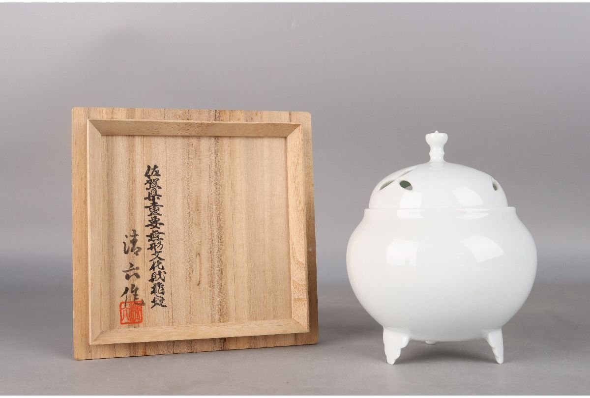【高品質，得価】 URA 佐賀県重要無形文化財/中村清六 作/白磁三足香炉/共箱/12-9-103 検 骨董/香道具/香木/沈香/伽羅/茶道具/香合(白磁)｜売買されたオークション情報、yahooの商品情報をアーカイブ公開 - オーク 陶磁一般