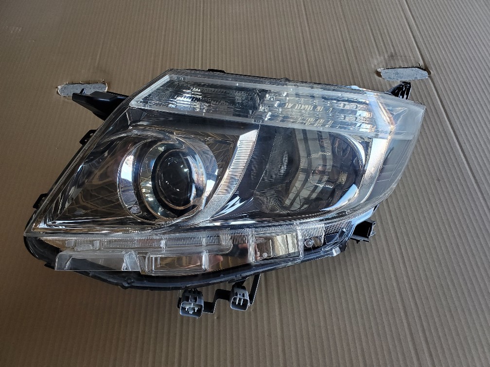 エスクァイア ZRR80 左 ヘッドライト トヨタ 後期 LED ZRR85 0 ヘッドランプ ZWR80 純正 ノア 補修歴有り ICHIKOH 純正」(ヘッドライト)(トヨタ用