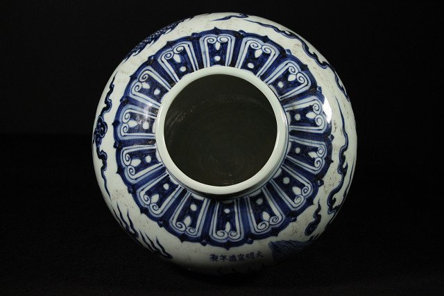 特別依頼出品 三井家由来某寺院所蔵 大明宣徳年製 龍紋染付花瓶 高41
