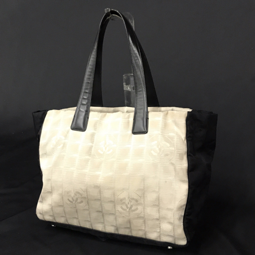 シャネル ニュートラベル トートPM ハンドバッグ シルバー金具 レディース バイカラー 黒×アイボリー系 CHANEL CHANEL シャネル ニュートラベルライン 買える どこで 8番台肩がけシルバー銀